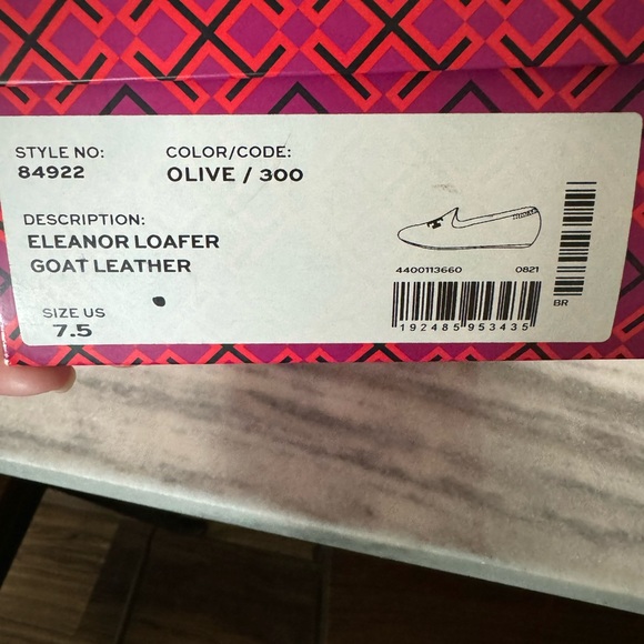 Brand new never worn Tory Burch Eleanor Olive Green. Comfortable and classy. - Picture 3 of 3